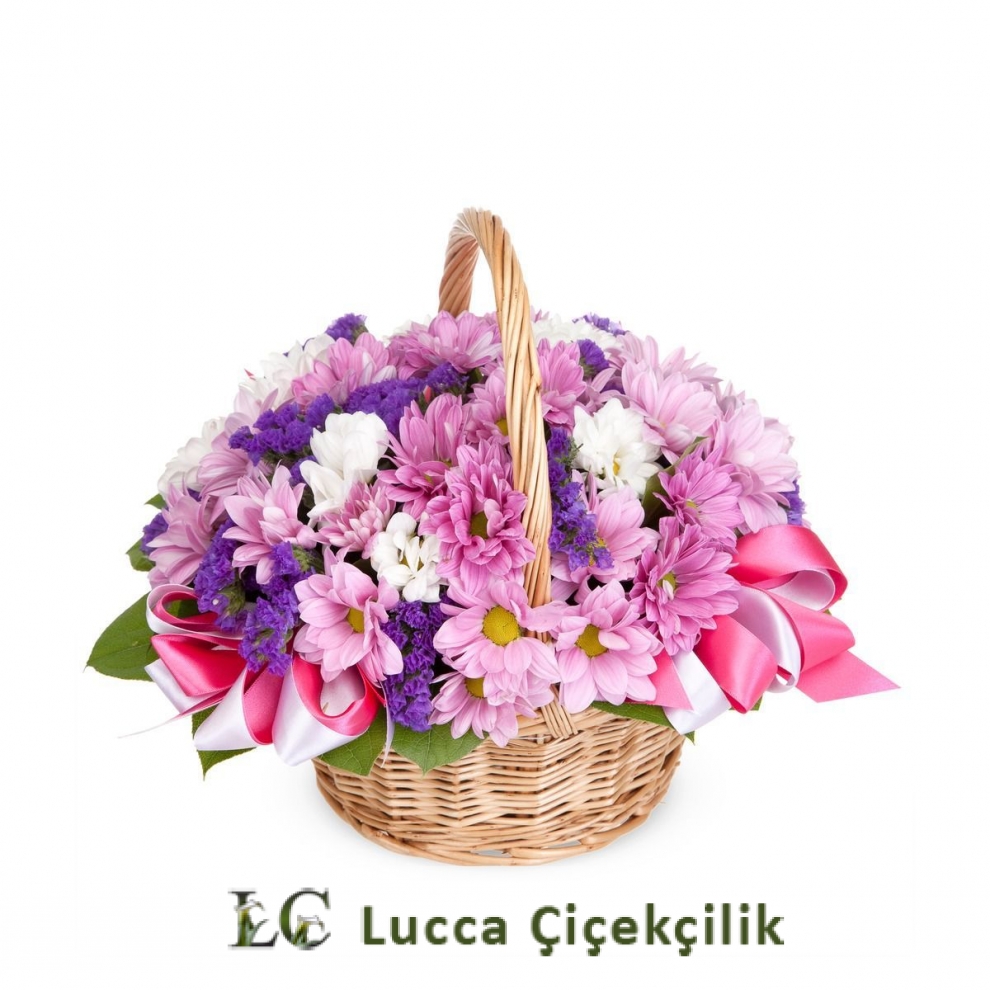 Hasır sepetinde pembe ithal krızantemler