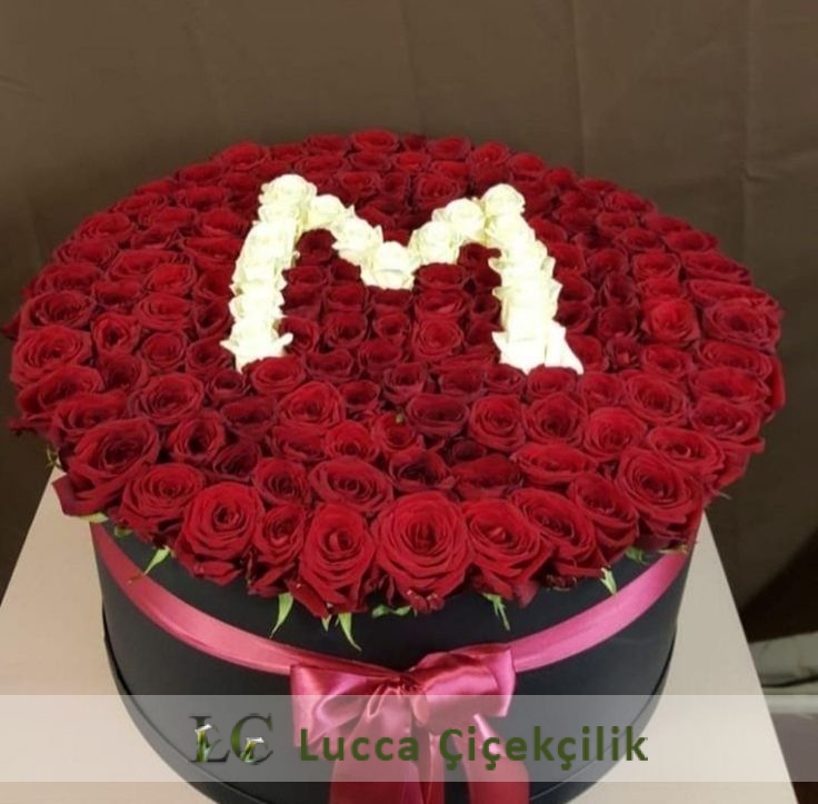 Vıp kadıfe kutuda ithal güller